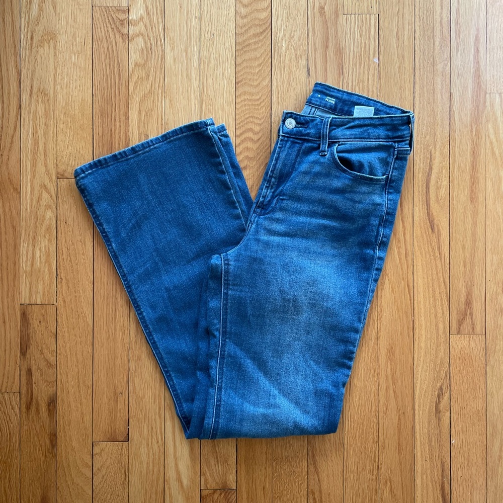 Old Navy High Waisted Wow Flare Jeans, excellent condition, size 2 - Picture 3 of 3